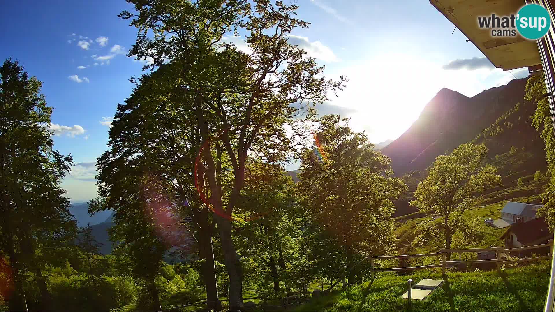 Planina Razor Bergütte Webcam (1315) | Blick auf Tolminski Migovec