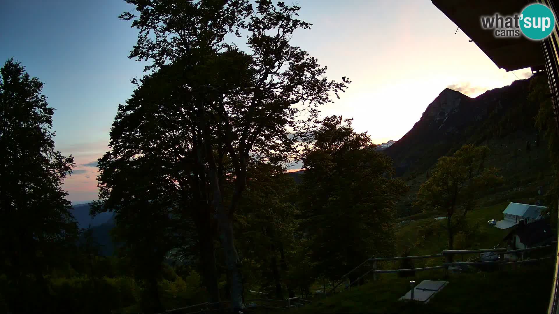 Planina Razor Bergütte Webcam (1315) | Blick auf Tolminski Migovec