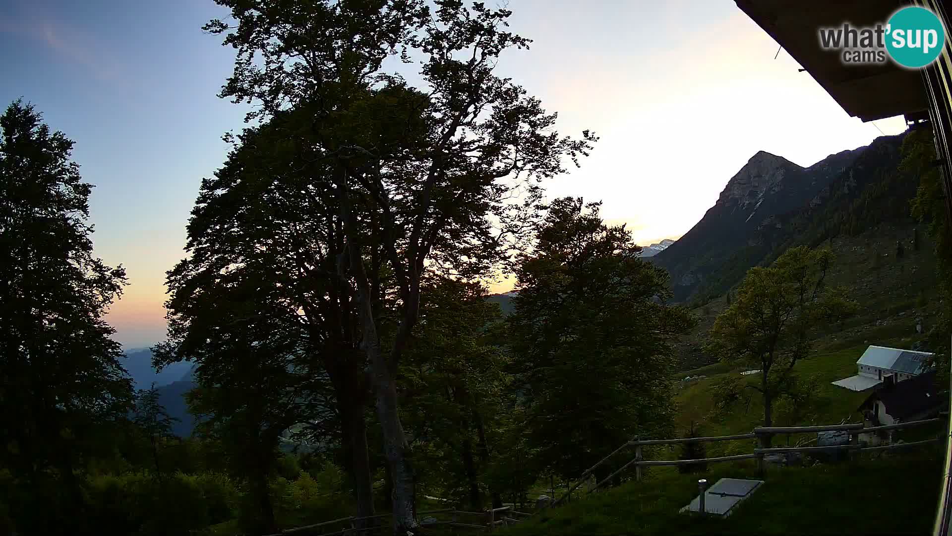 Planinarski dom na planini Razor (1315) | Pogled na Tolminski Migovec