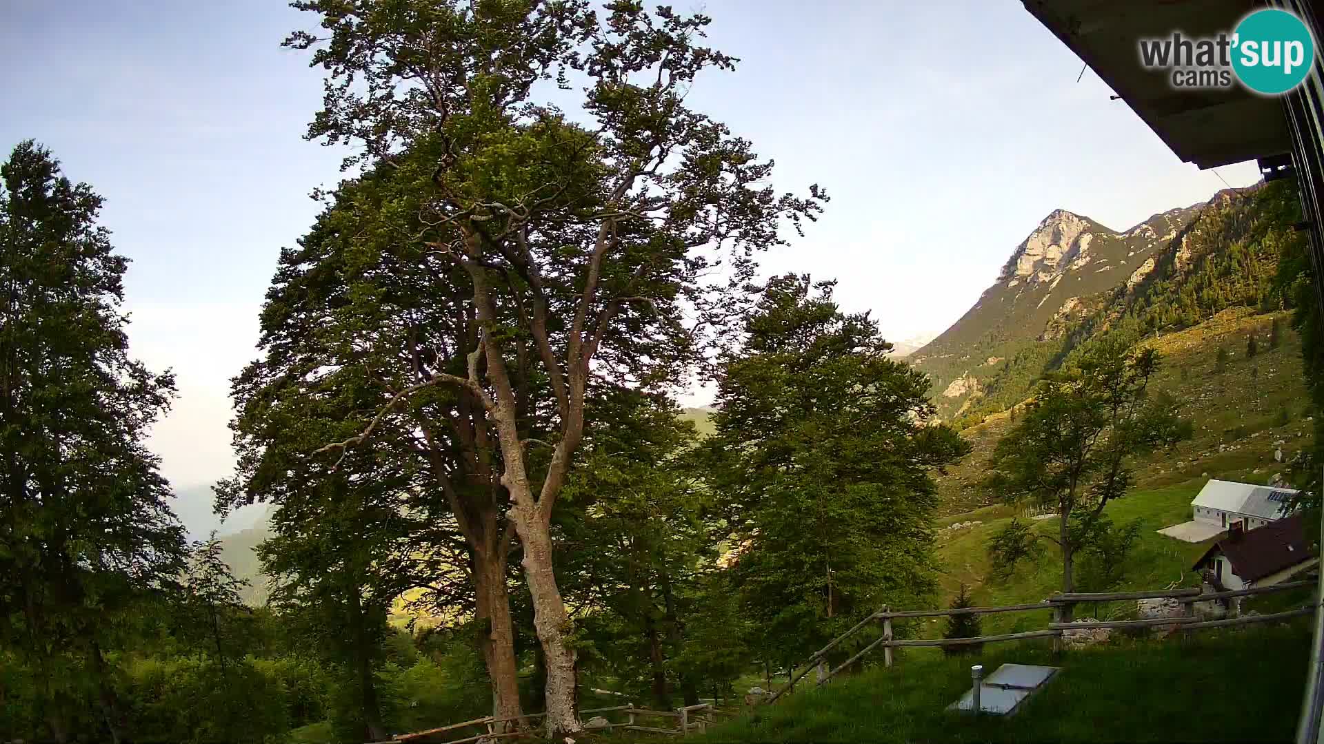 Refuge de la montagne Planina Razor caméra en direct (1315) | vue sur Tolminski Migovec
