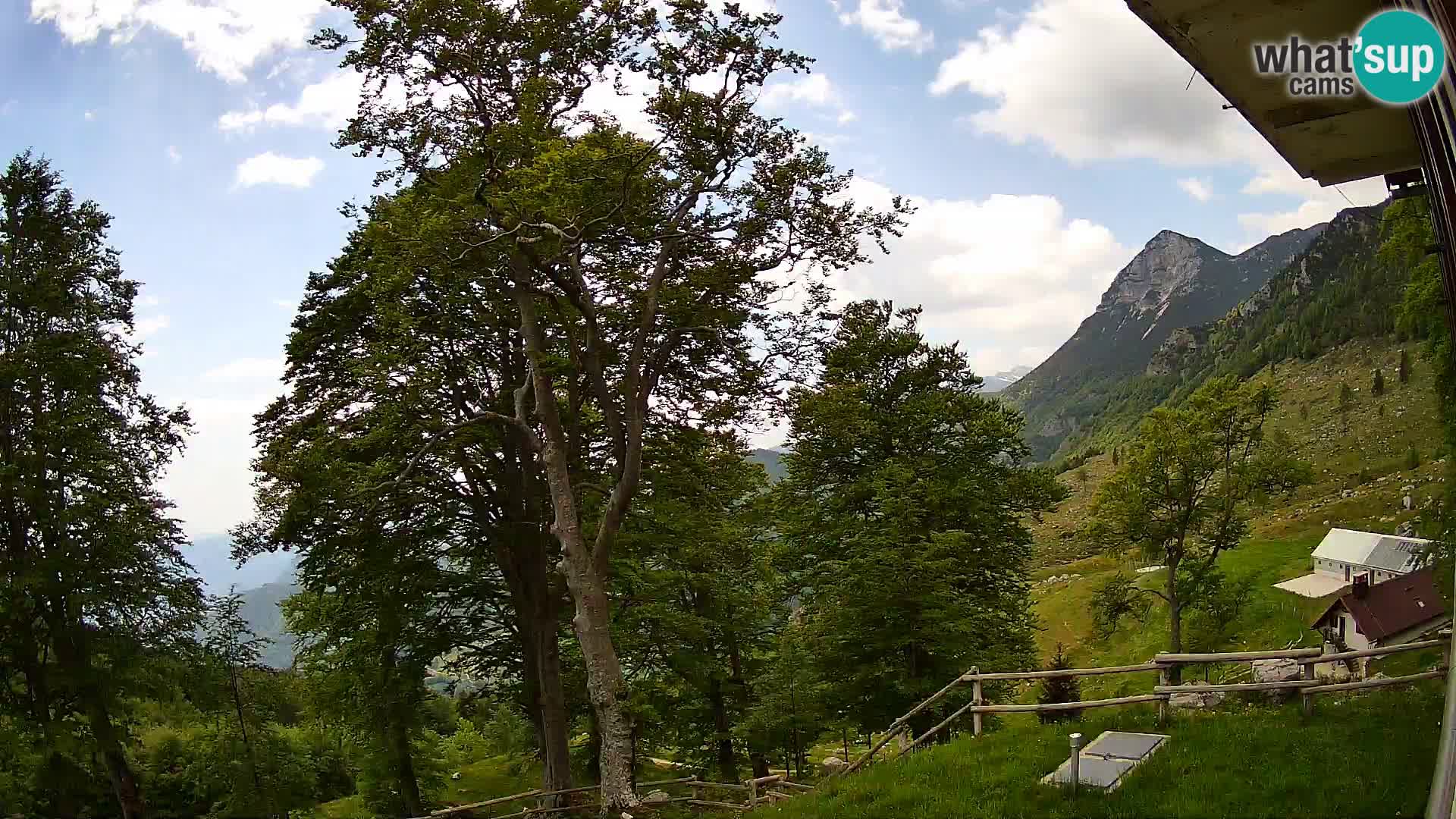 Refuge de la montagne Planina Razor caméra en direct (1315) | vue sur Tolminski Migovec