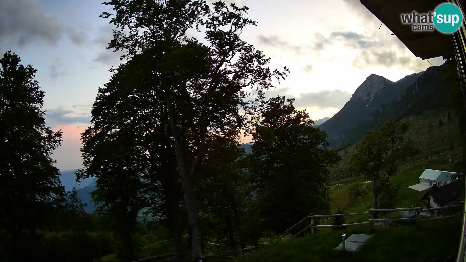 Planina Razor Bergütte Webcam (1315) | Blick auf Tolminski Migovec