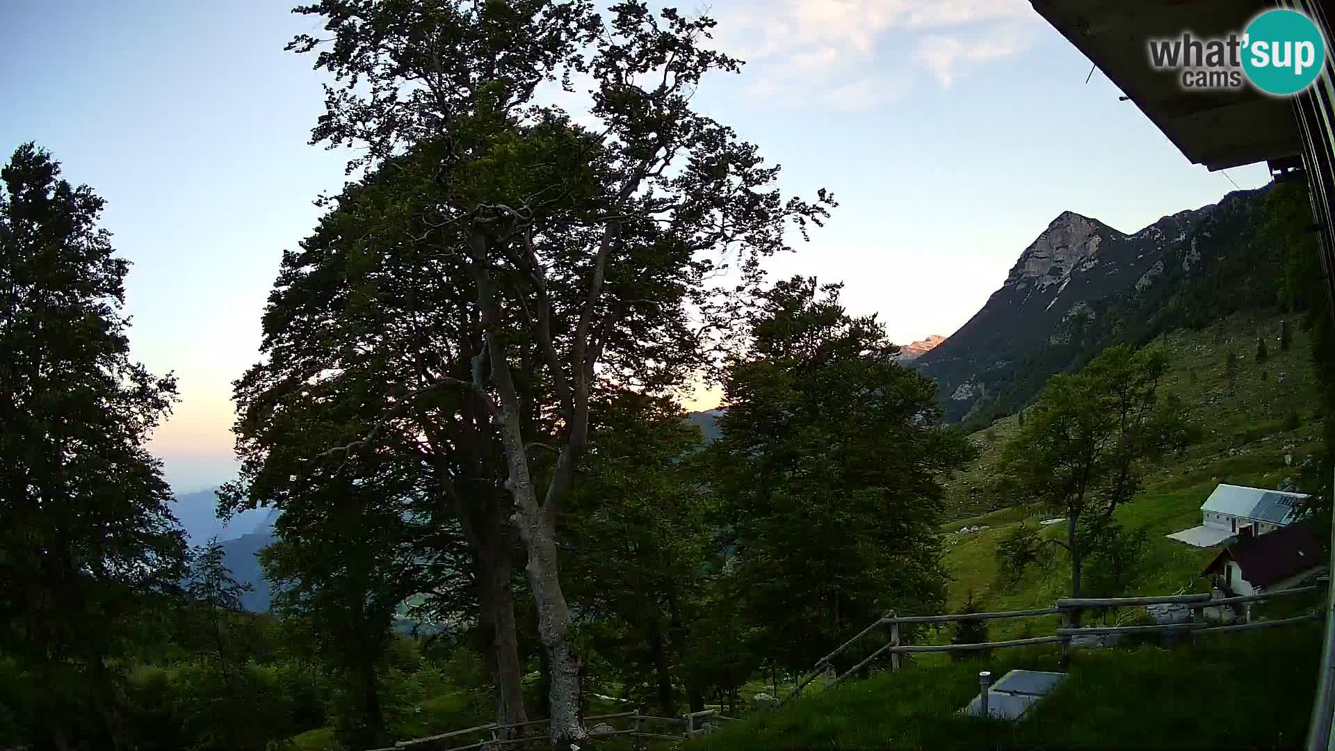 Planina Razor Mountain Hut live cam (1315) | view to Tolminski Migovec