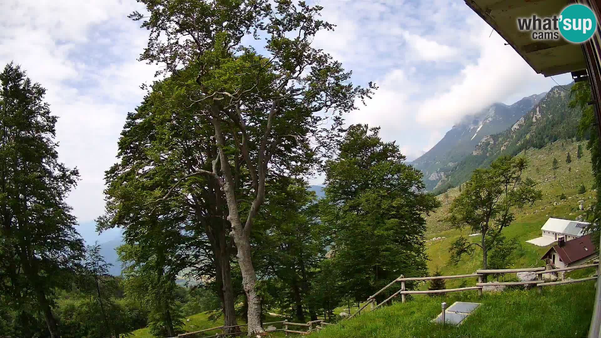 Planinarski dom na planini Razor (1315) | Pogled na Tolminski Migovec