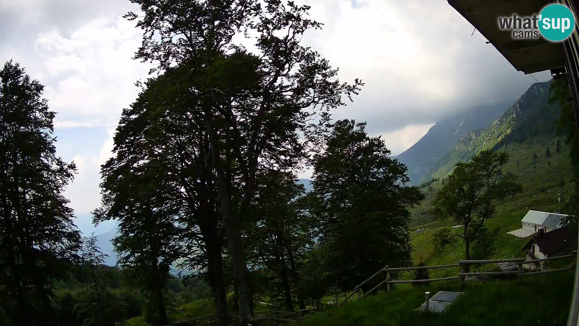 Refuge de la montagne Planina Razor caméra en direct (1315) | vue sur Tolminski Migovec