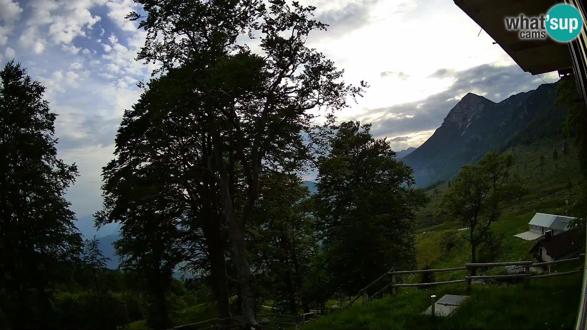 Planina Razor Mountain Hut live cam (1315) | view to Tolminski Migovec