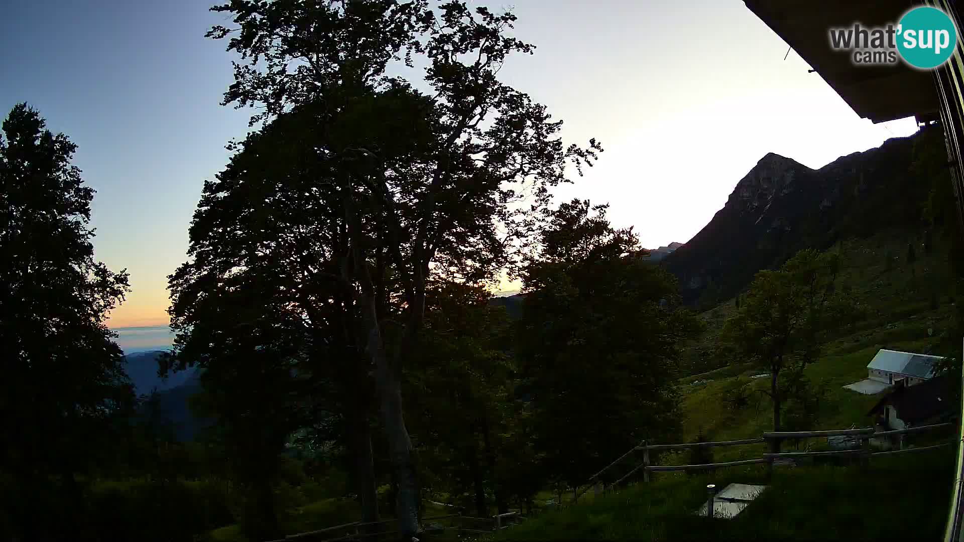 Planina Razor Mountain Hut live cam (1315) | view to Tolminski Migovec