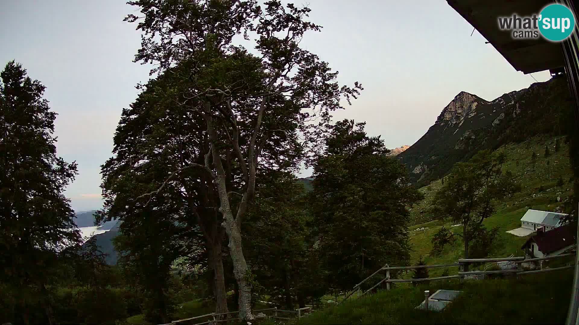 Refuge de la montagne Planina Razor caméra en direct (1315) | vue sur Tolminski Migovec
