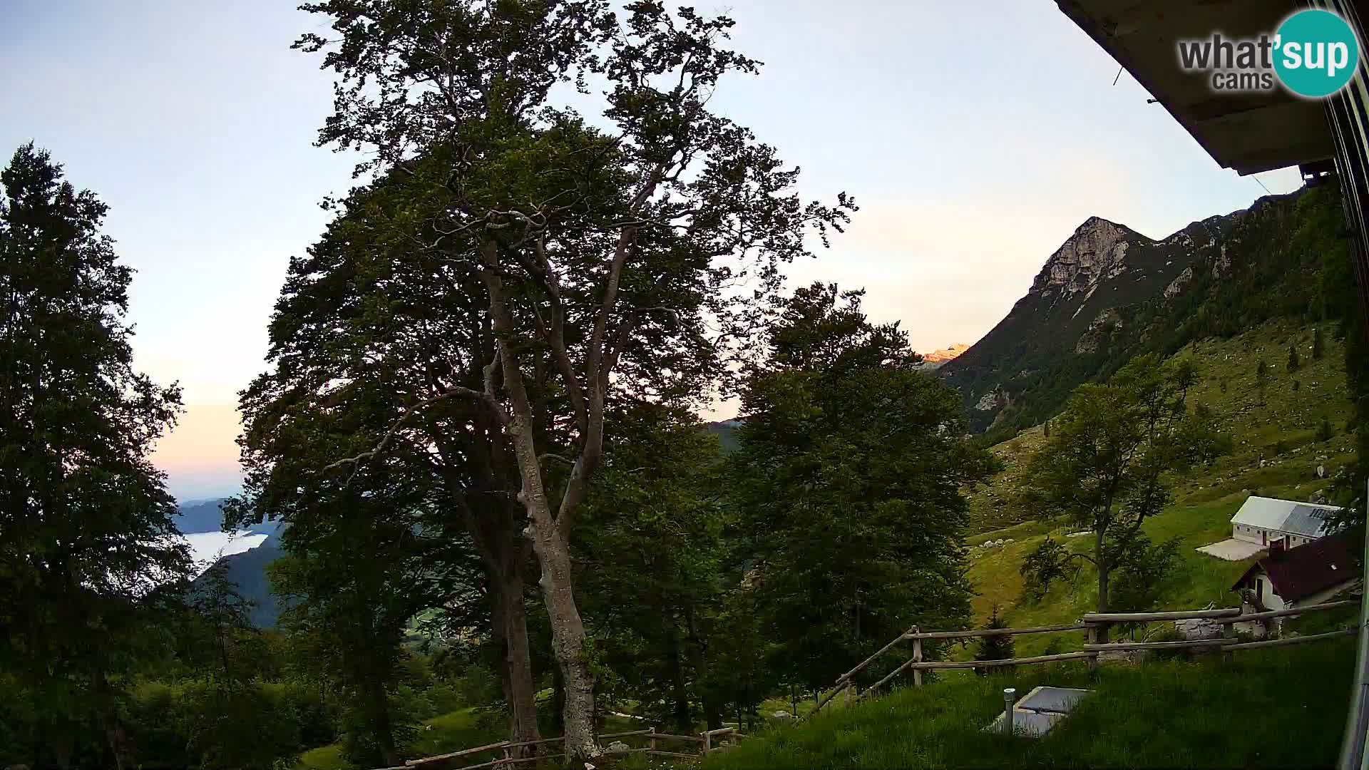 Planina Razor Mountain Hut live cam (1315) | view to Tolminski Migovec