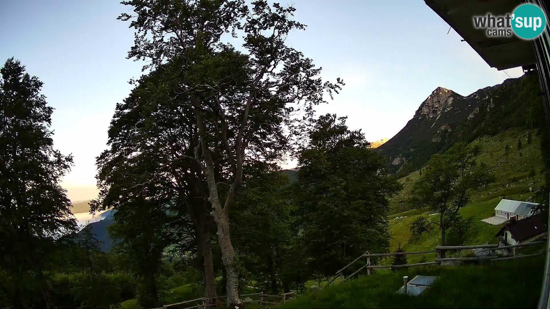 Planina Razor Mountain Hut live cam (1315) | view to Tolminski Migovec