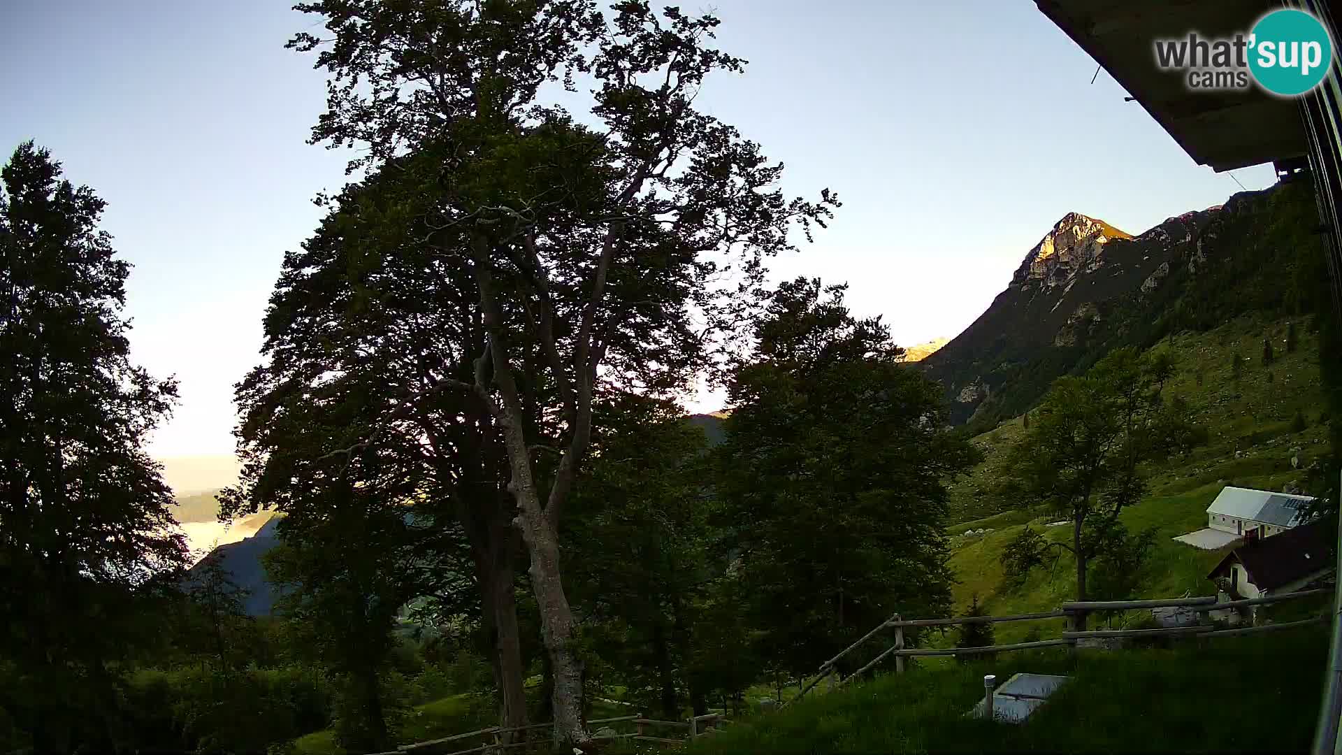 Refuge de la montagne Planina Razor caméra en direct (1315) | vue sur Tolminski Migovec