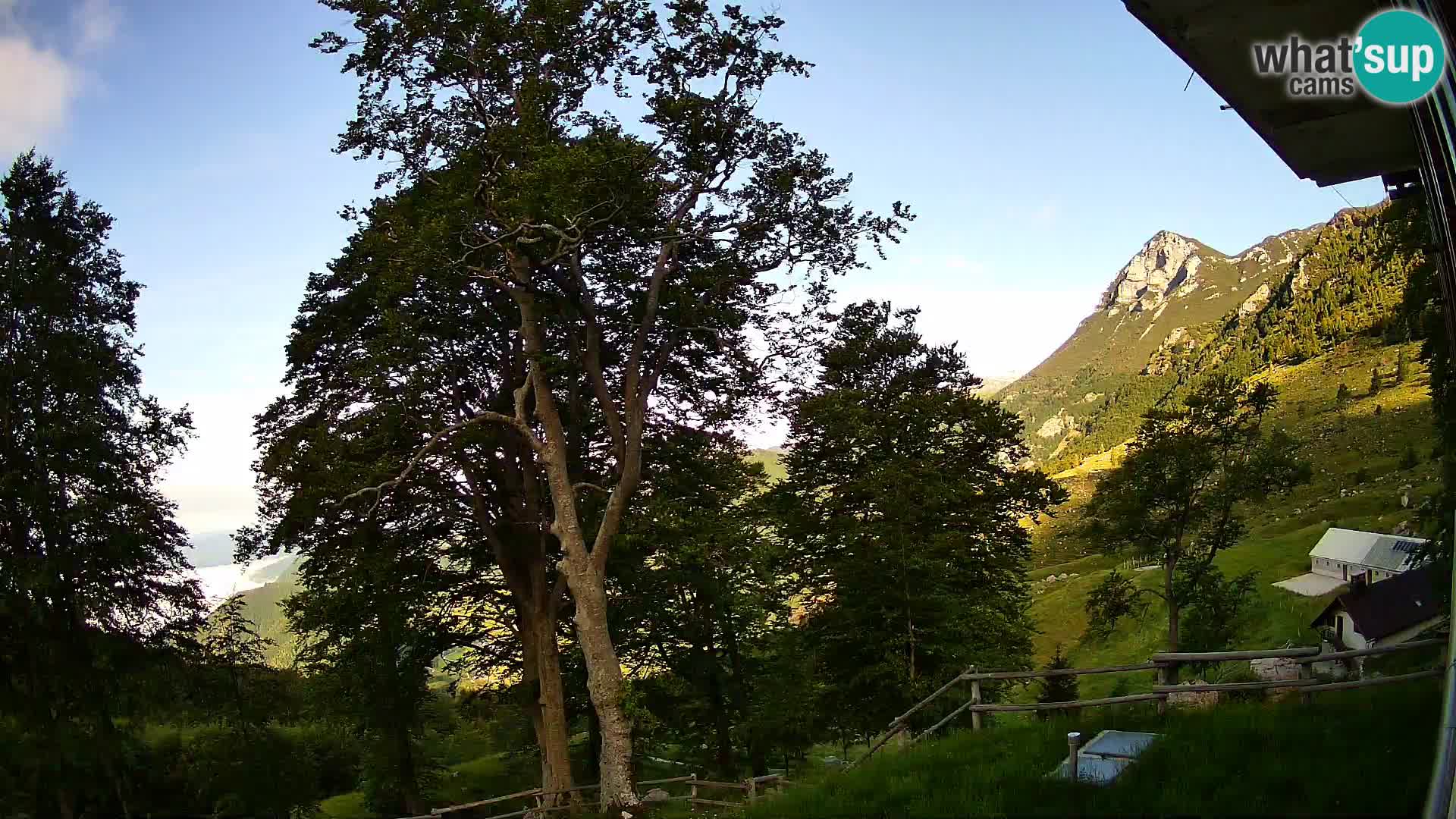 Planina Razor Bergütte Webcam (1315) | Blick auf Tolminski Migovec