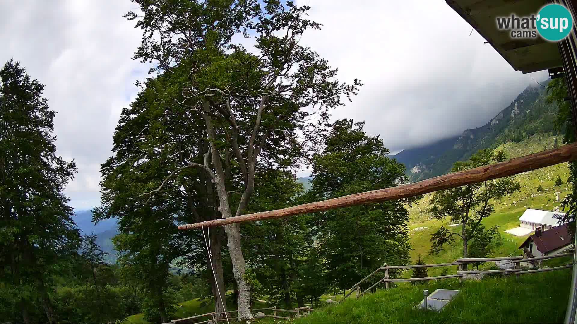 Planina Razor Mountain Hut live cam (1315) | view to Tolminski Migovec