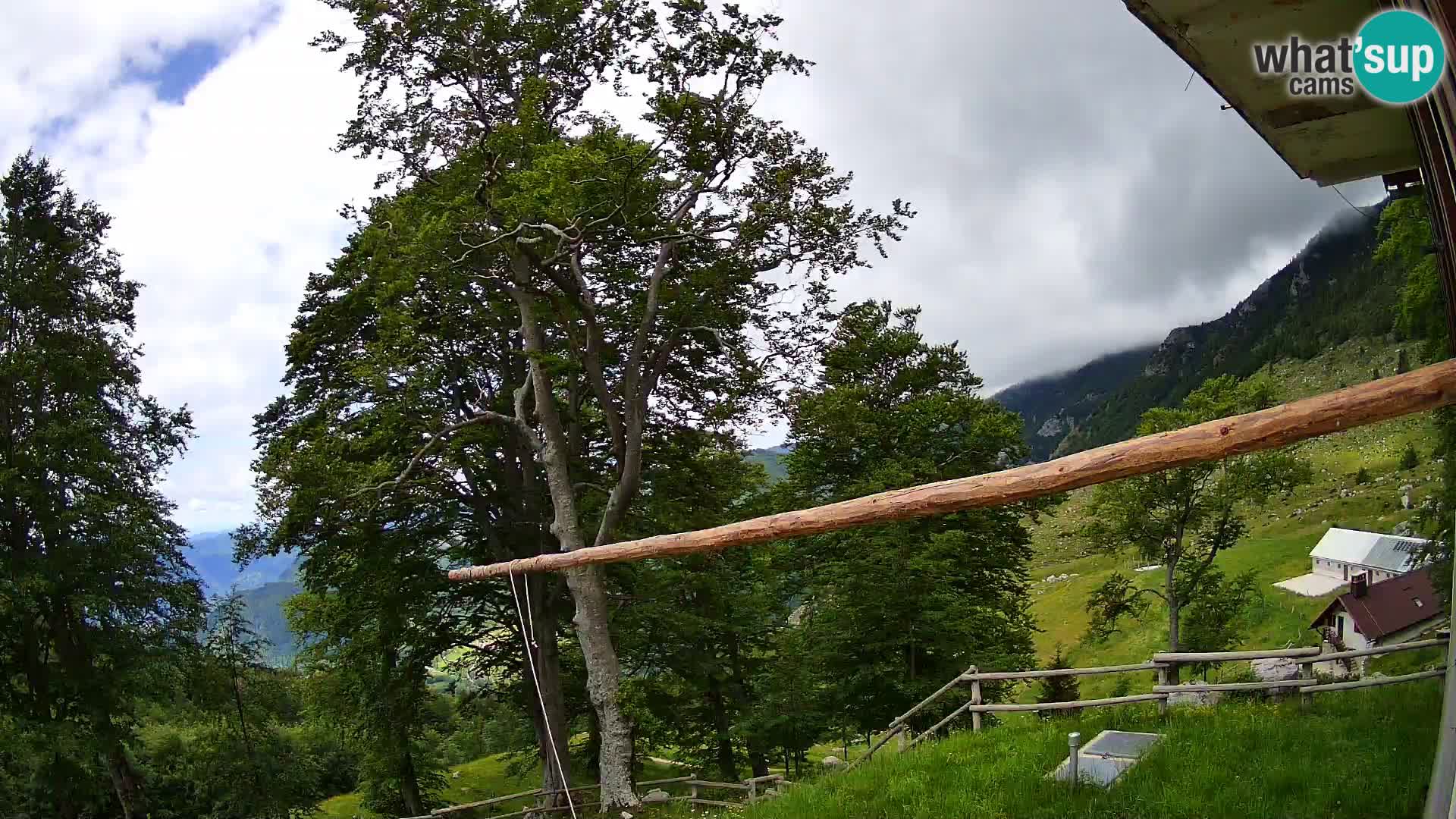 Planina Razor Bergütte Webcam (1315) | Blick auf Tolminski Migovec