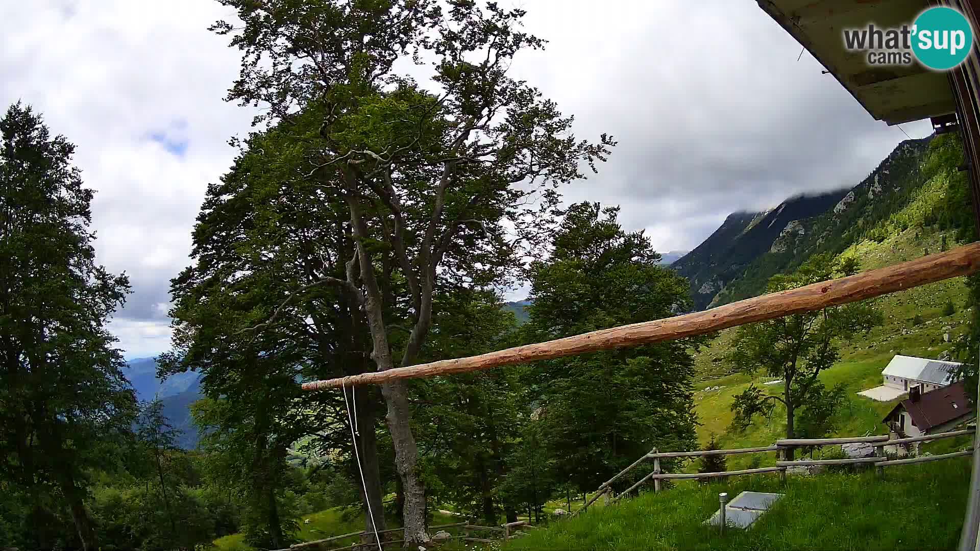 Planina Razor Bergütte Webcam (1315) | Blick auf Tolminski Migovec
