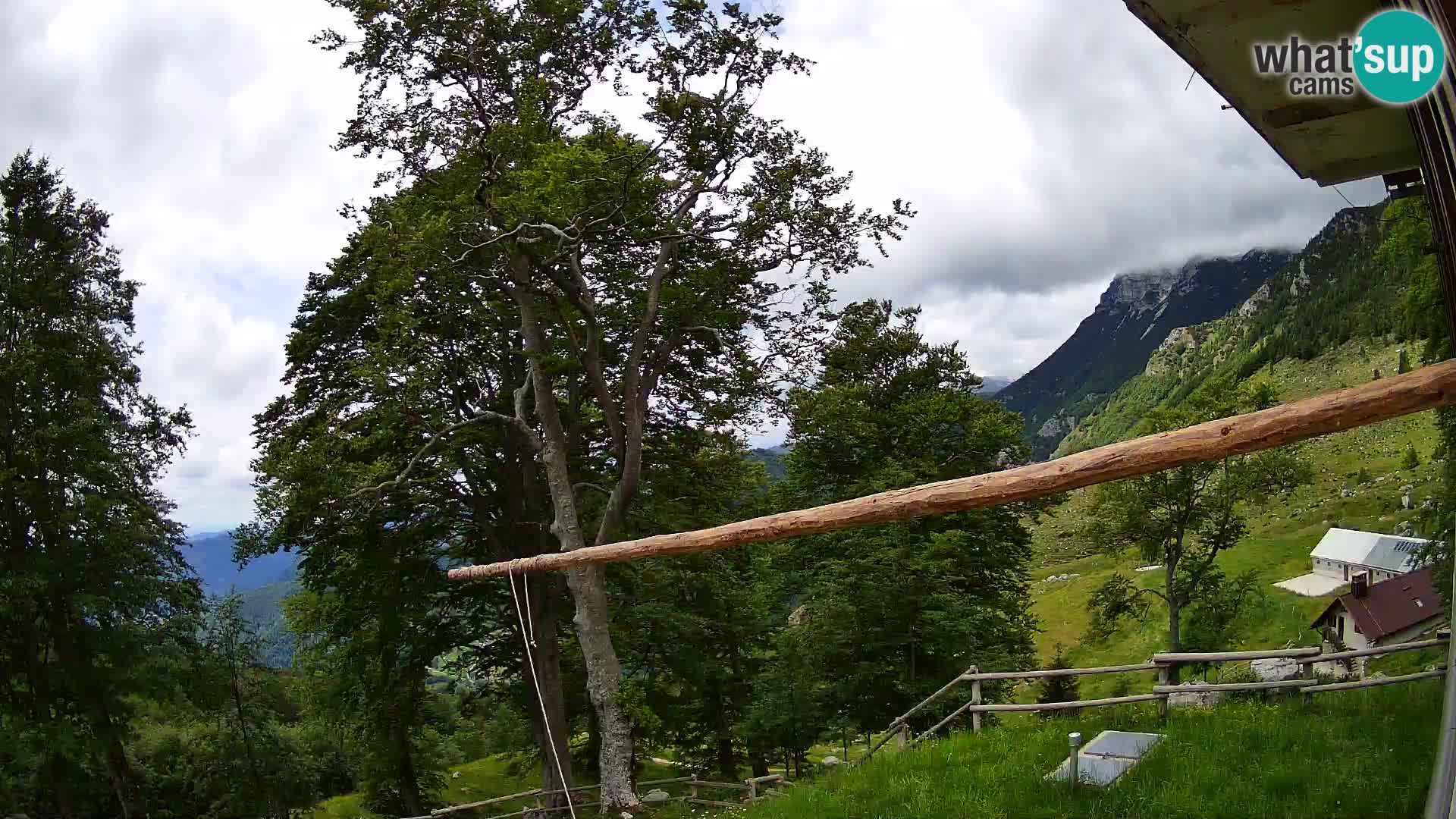 Refuge de la montagne Planina Razor caméra en direct (1315) | vue sur Tolminski Migovec