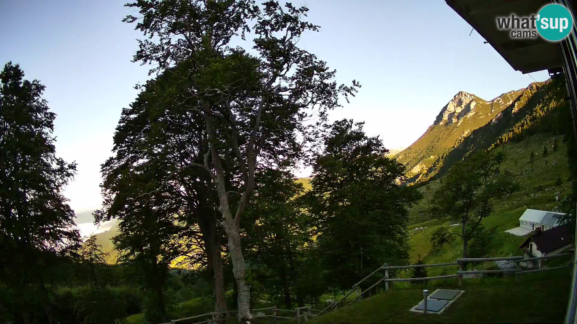 Planina Razor Mountain Hut live cam (1315) | view to Tolminski Migovec