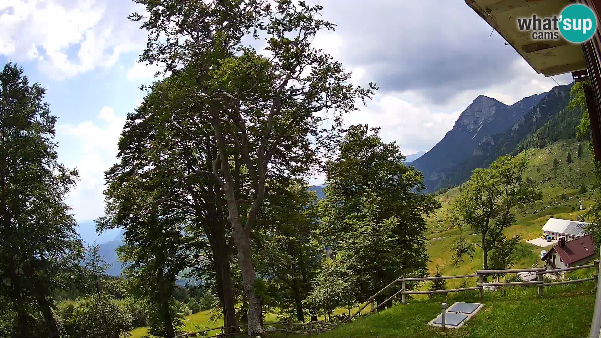 Planinarski dom na planini Razor (1315) | Pogled na Tolminski Migovec