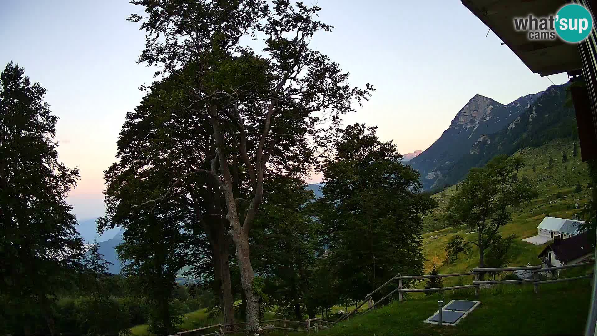 Planinarski dom na planini Razor (1315) | Pogled na Tolminski Migovec