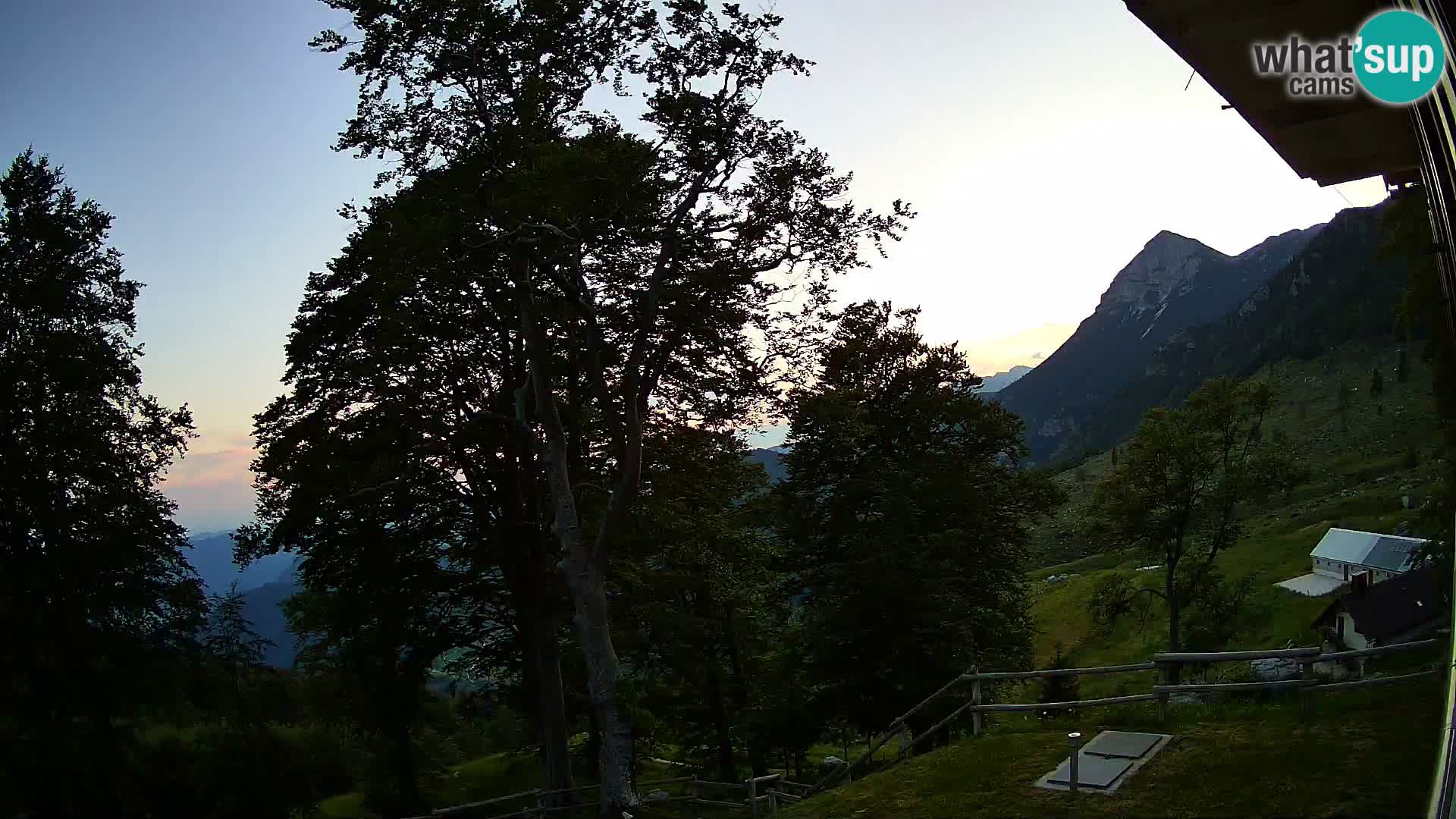 Planina Razor Mountain Hut live cam (1315) | view to Tolminski Migovec