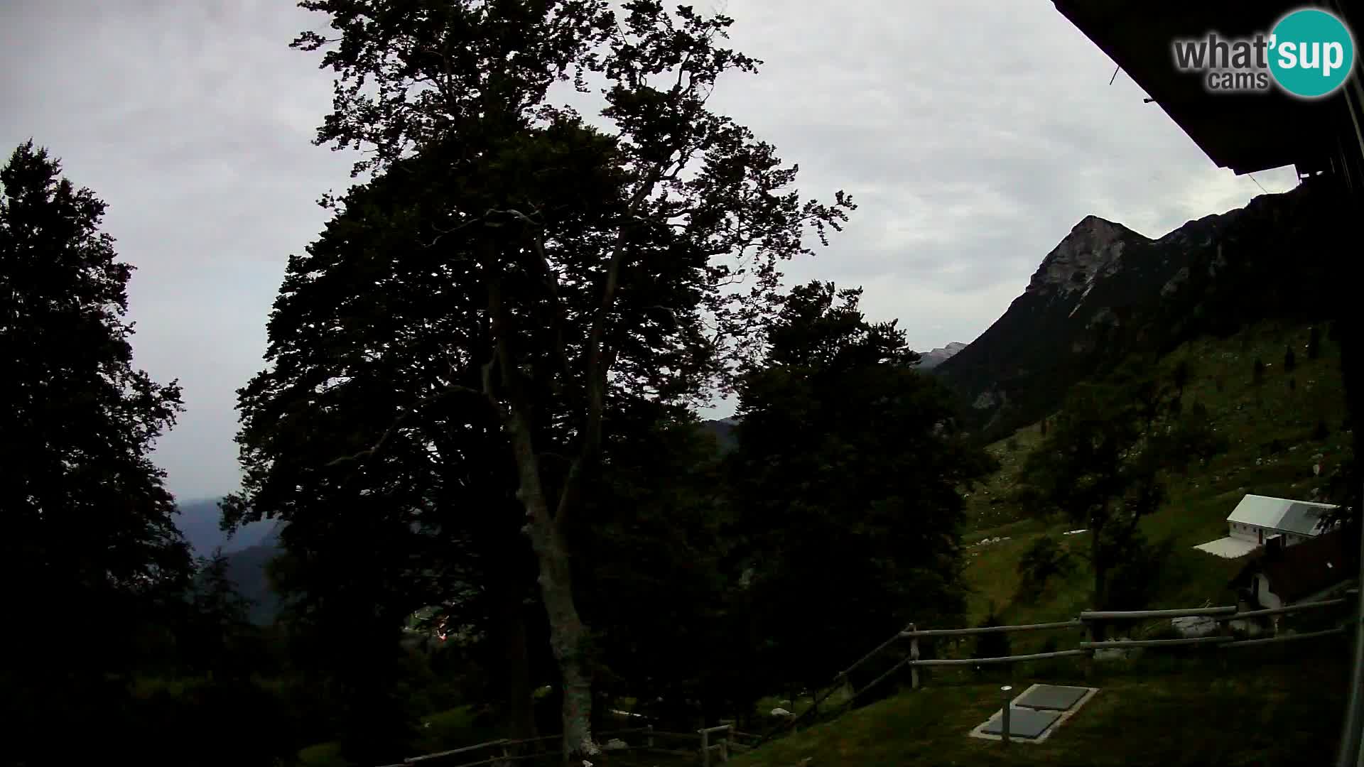 Refuge de la montagne Planina Razor caméra en direct (1315) | vue sur Tolminski Migovec