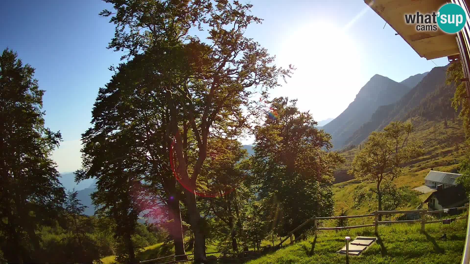 Baita di montagna Planina Razor webcam (1315) | vista su Tolminski Migovec