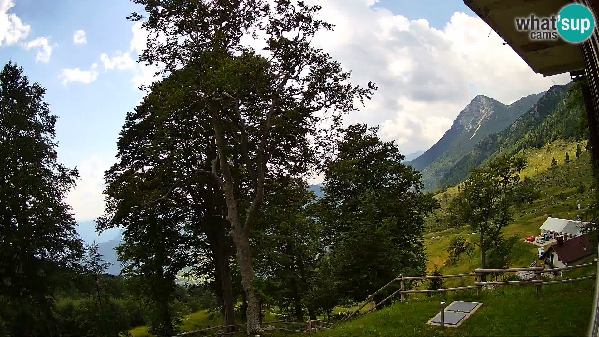 Planinarski dom na planini Razor (1315) | Pogled na Tolminski Migovec