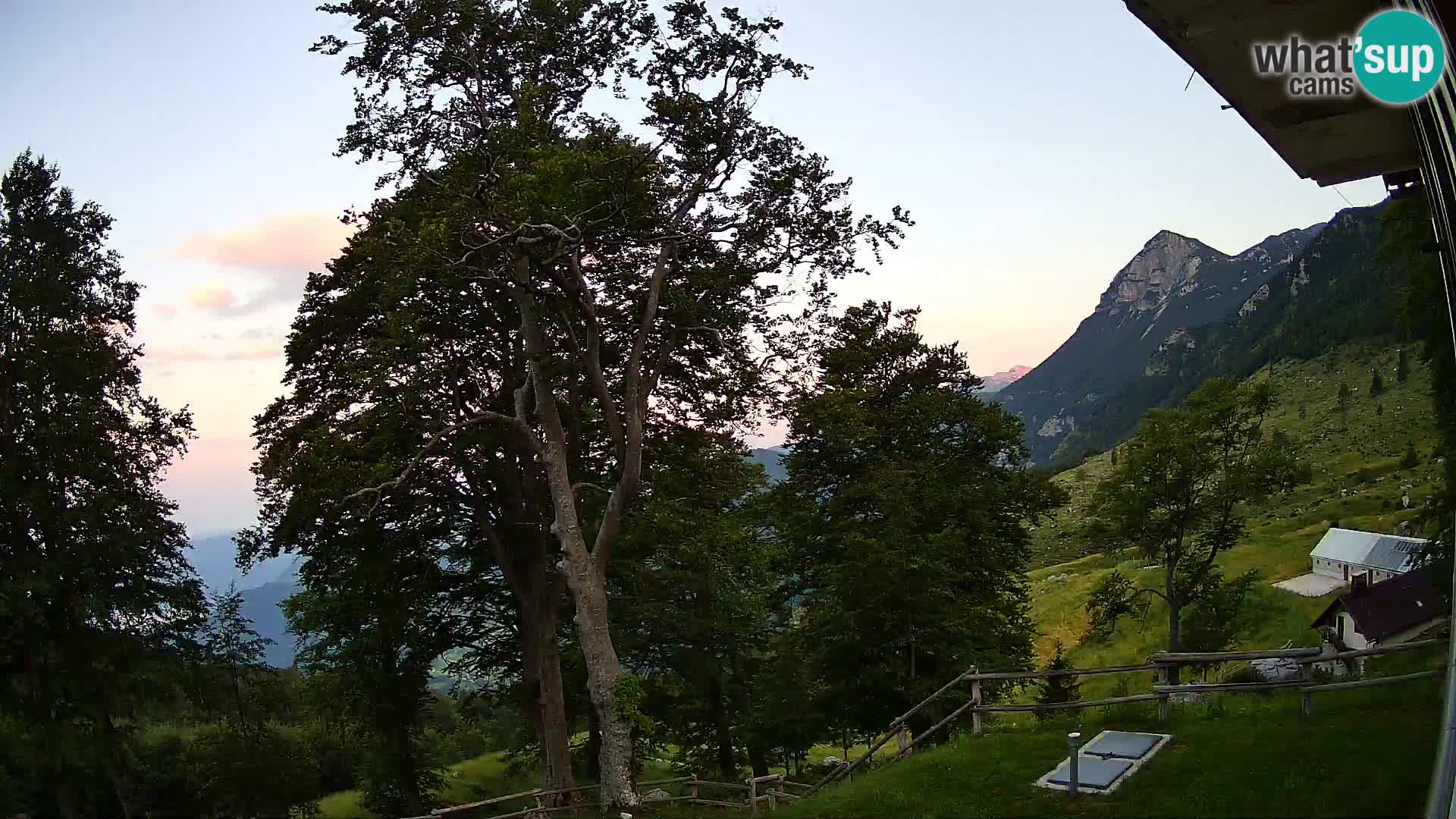 Planina Razor Mountain Hut live cam (1315) | view to Tolminski Migovec