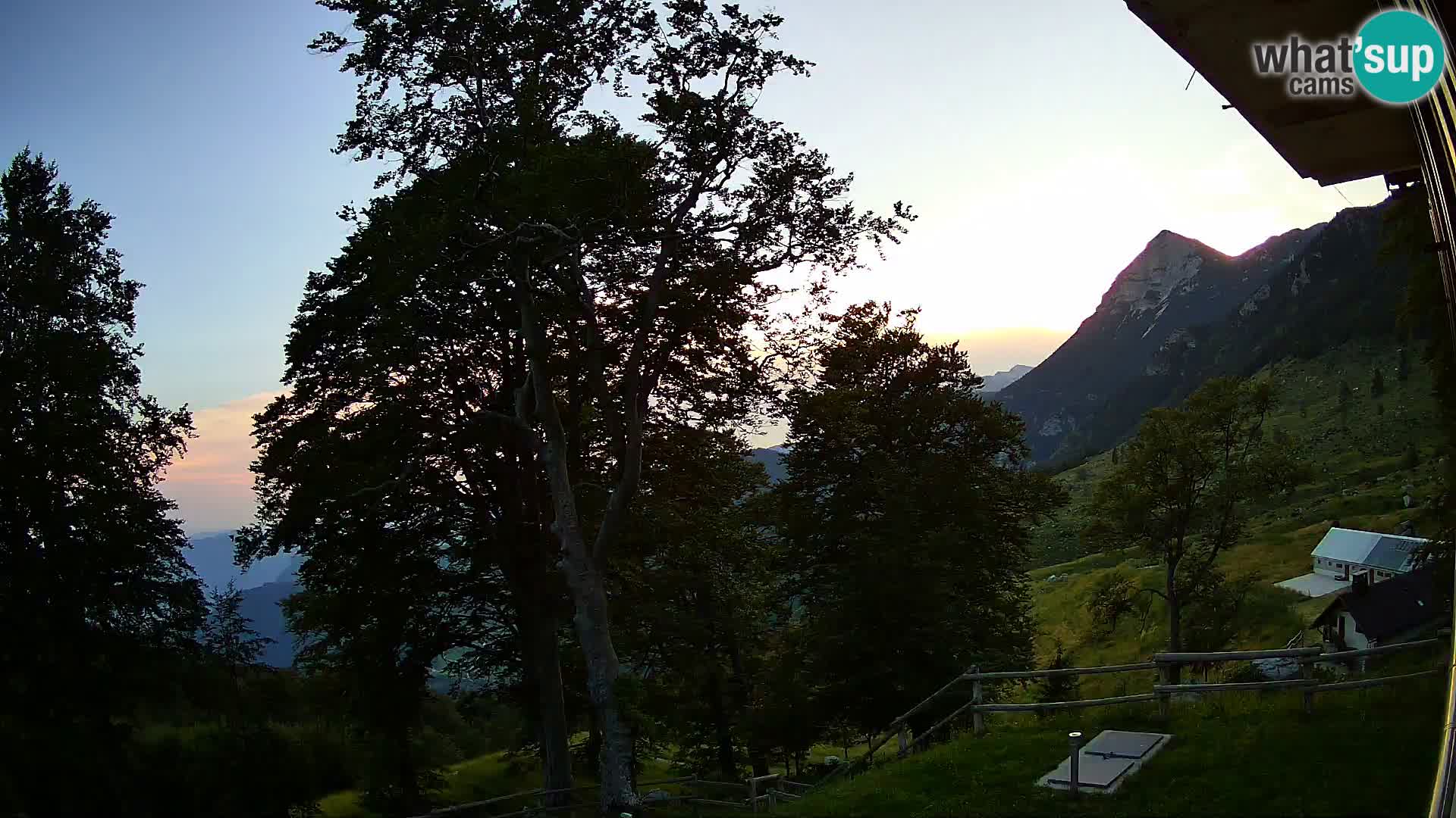 Planina Razor Mountain Hut live cam (1315) | view to Tolminski Migovec