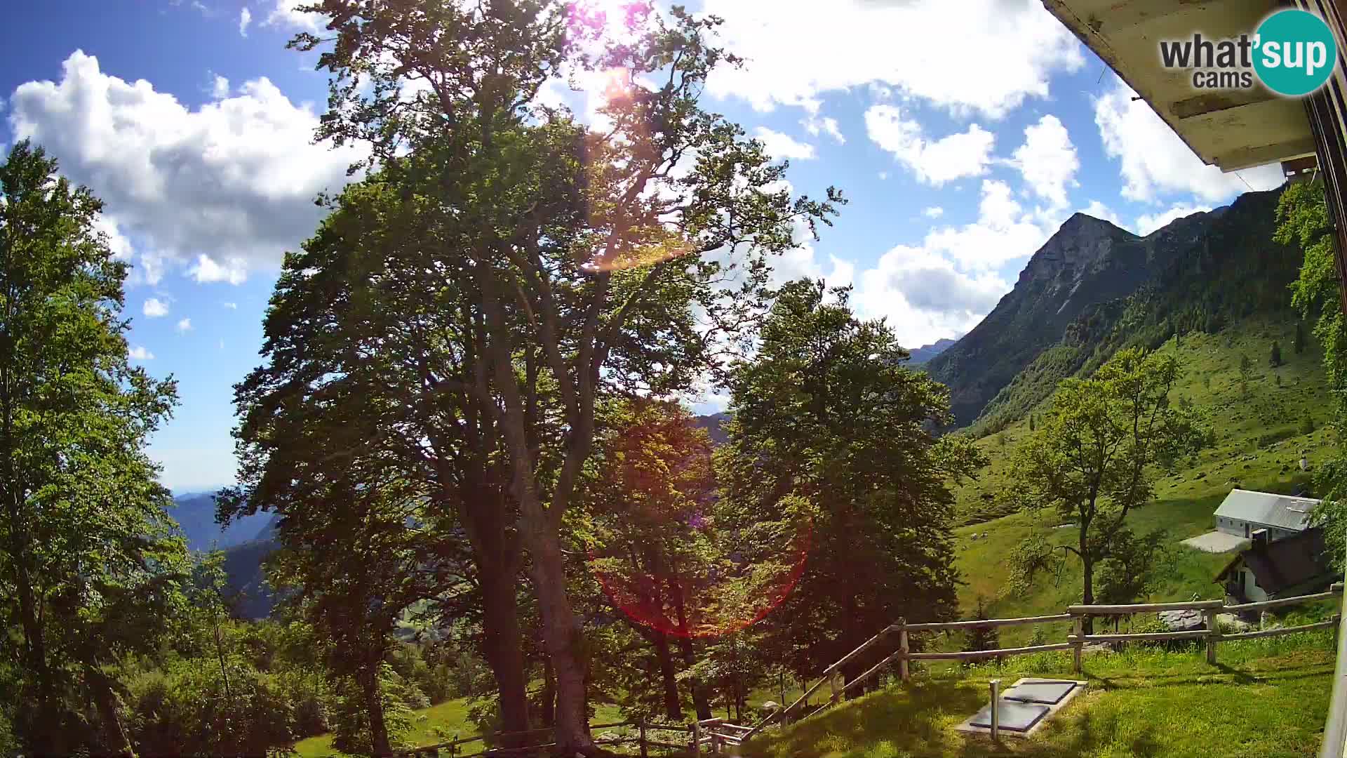 Refuge de la montagne Planina Razor caméra en direct (1315) | vue sur Tolminski Migovec