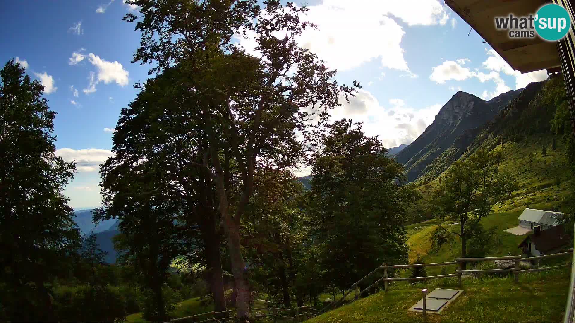 Planina Razor Mountain Hut live cam (1315) | view to Tolminski Migovec