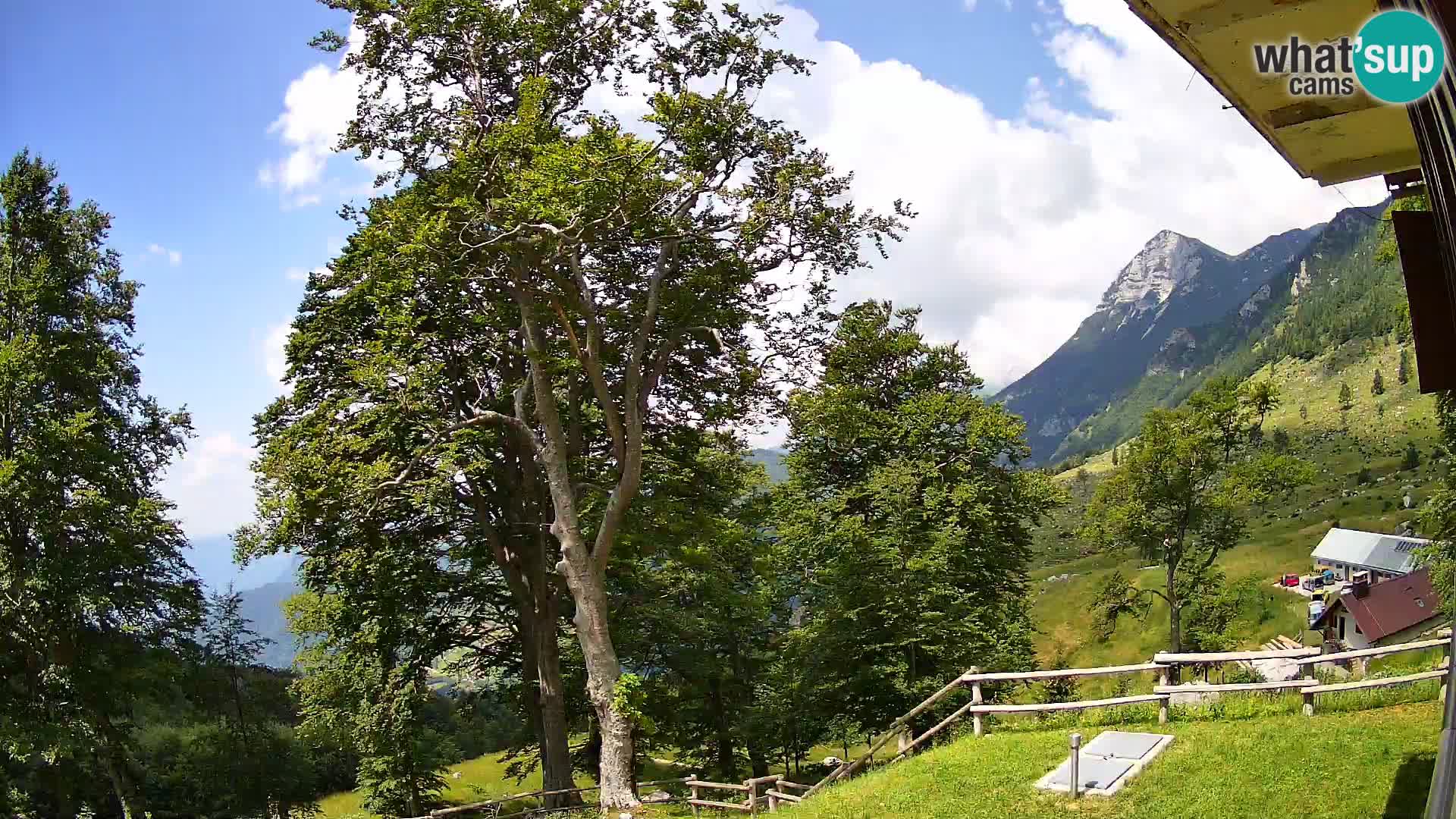 Refuge de la montagne Planina Razor caméra en direct (1315) | vue sur Tolminski Migovec
