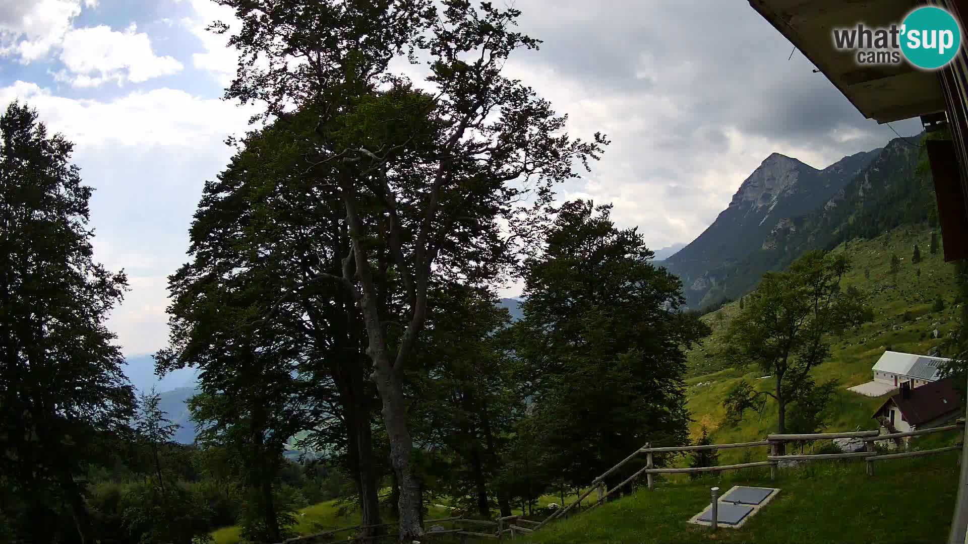 Planina Razor Bergütte Webcam (1315) | Blick auf Tolminski Migovec