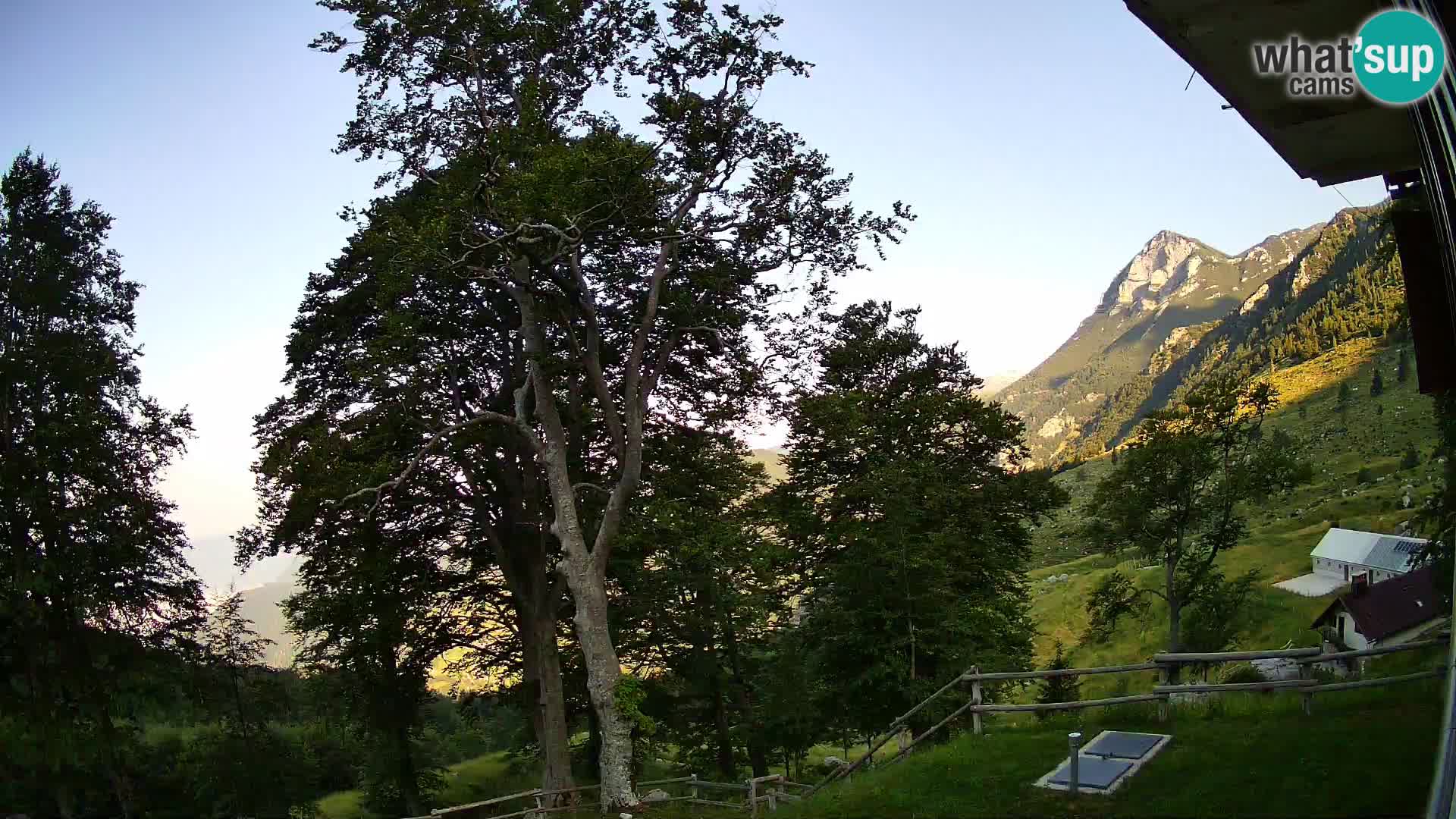 Planina Razor Mountain Hut live cam (1315) | view to Tolminski Migovec