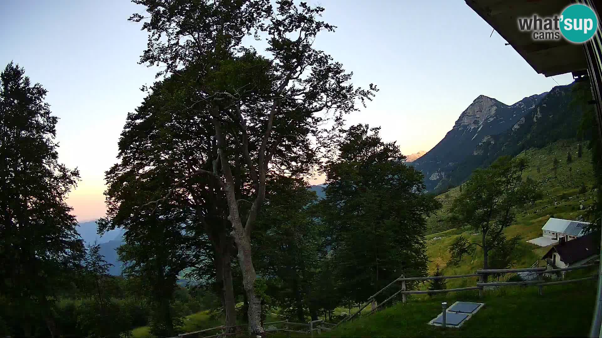 Planina Razor Mountain Hut live cam (1315) | view to Tolminski Migovec