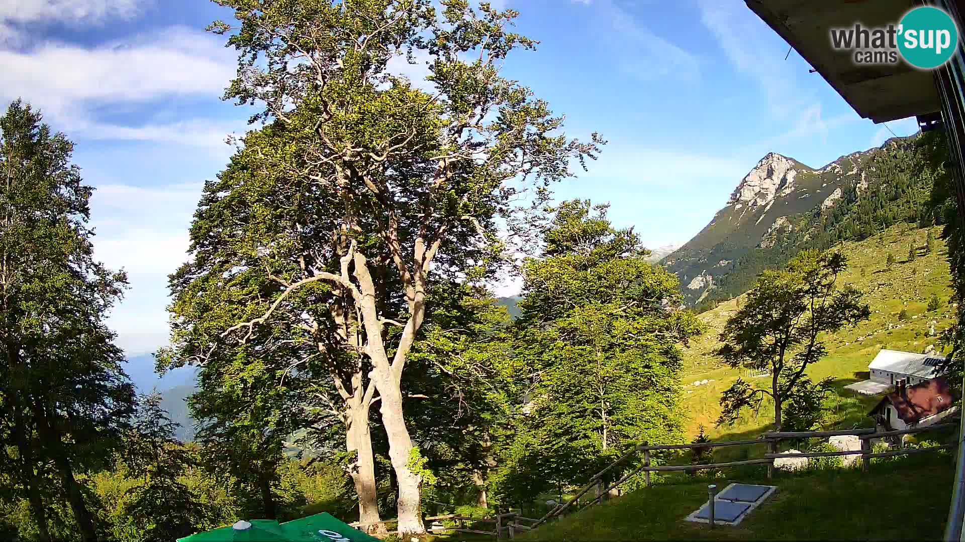 Planina Razor Bergütte Webcam (1315) | Blick auf Tolminski Migovec