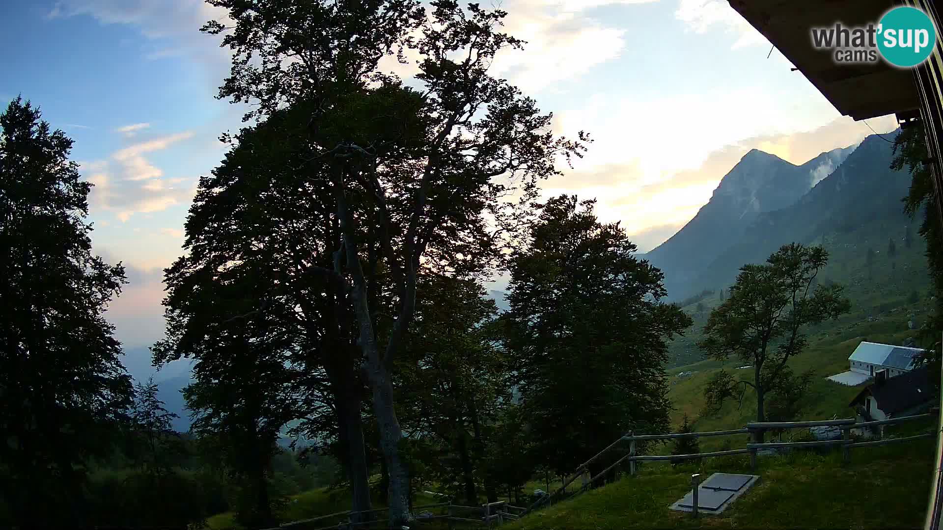 Planina Razor Bergütte Webcam (1315) | Blick auf Tolminski Migovec