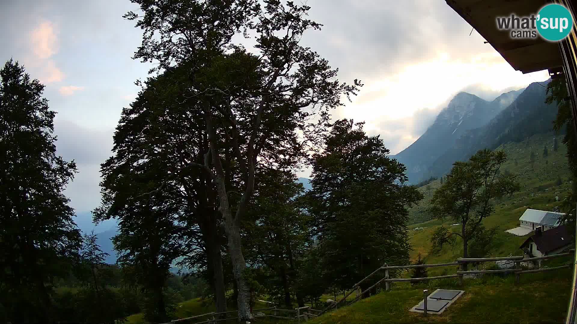 Planina Razor Mountain Hut live cam (1315) | view to Tolminski Migovec