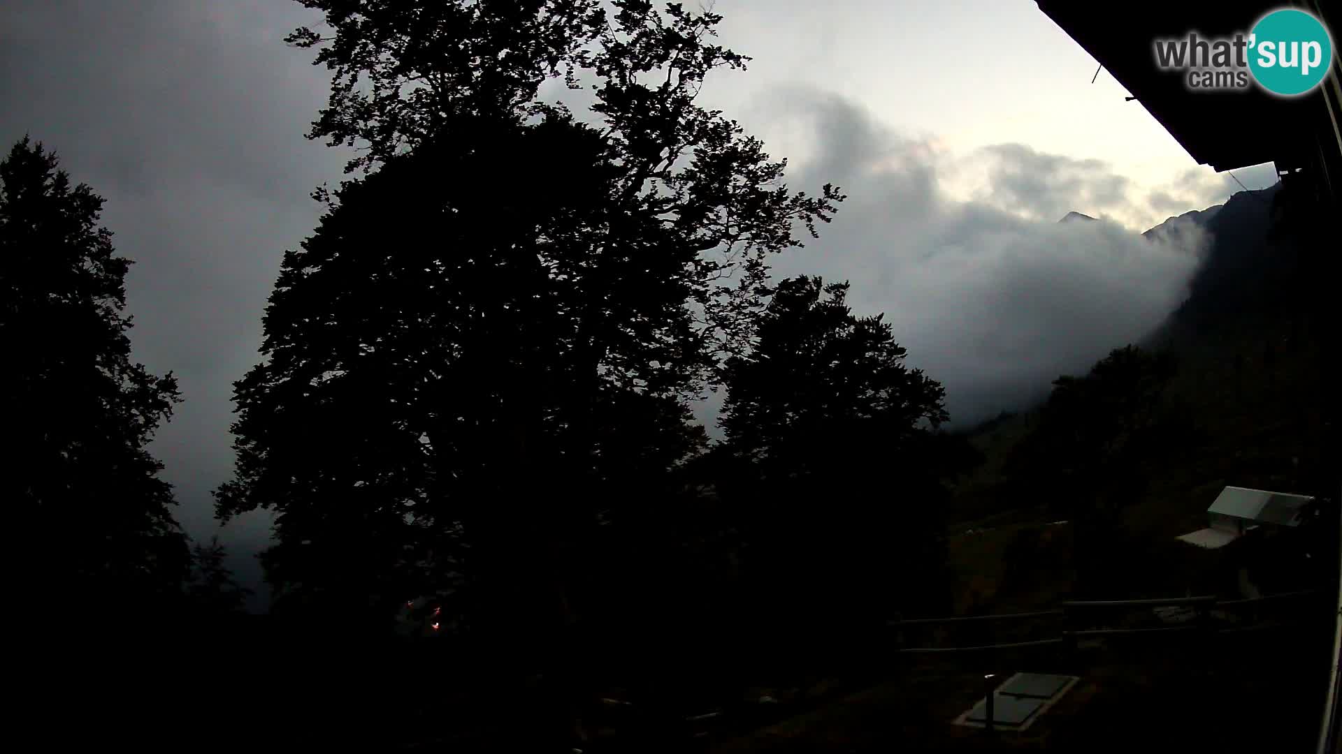 Planina Razor Bergütte Webcam (1315) | Blick auf Tolminski Migovec