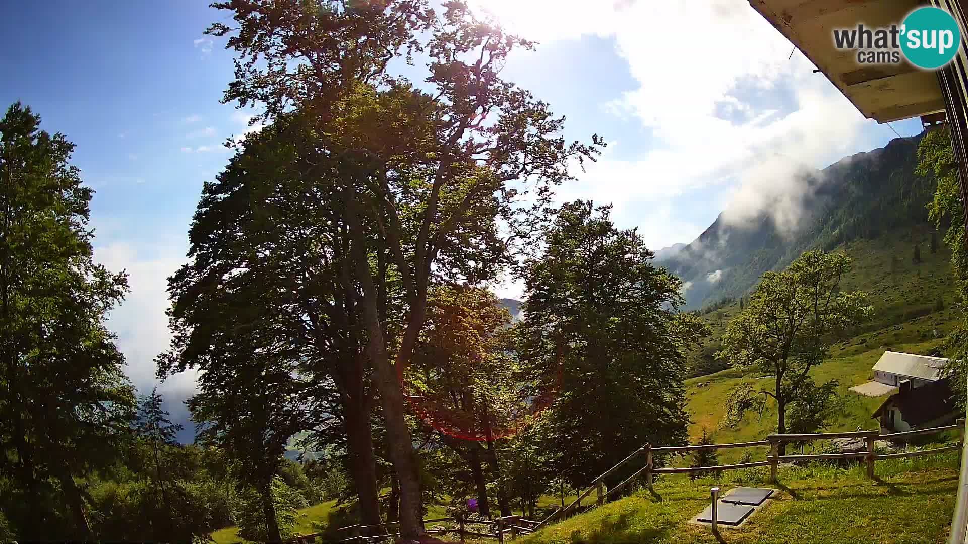 Refuge de la montagne Planina Razor caméra en direct (1315) | vue sur Tolminski Migovec