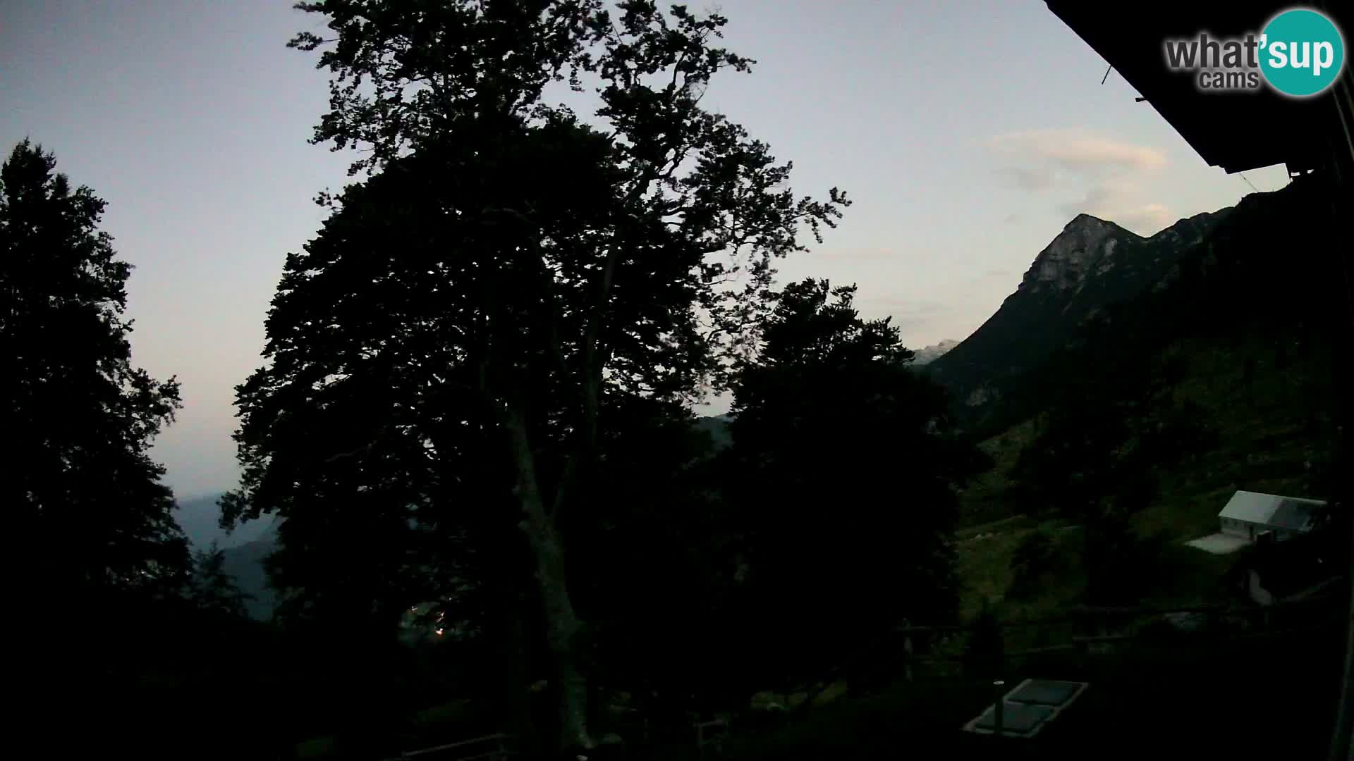 Cámara en vivo de la cabaña de montaña Planina Razor (1315) | vista hacia Tolminski Migovec