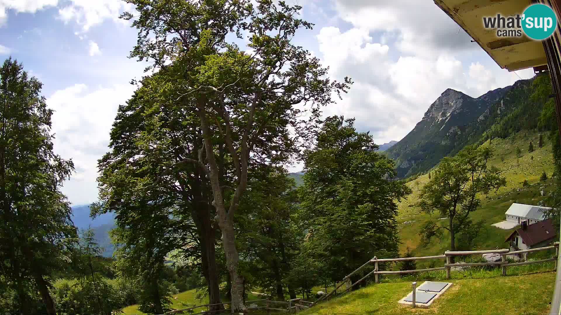 Planina Razor Mountain Hut live cam (1315) | view to Tolminski Migovec