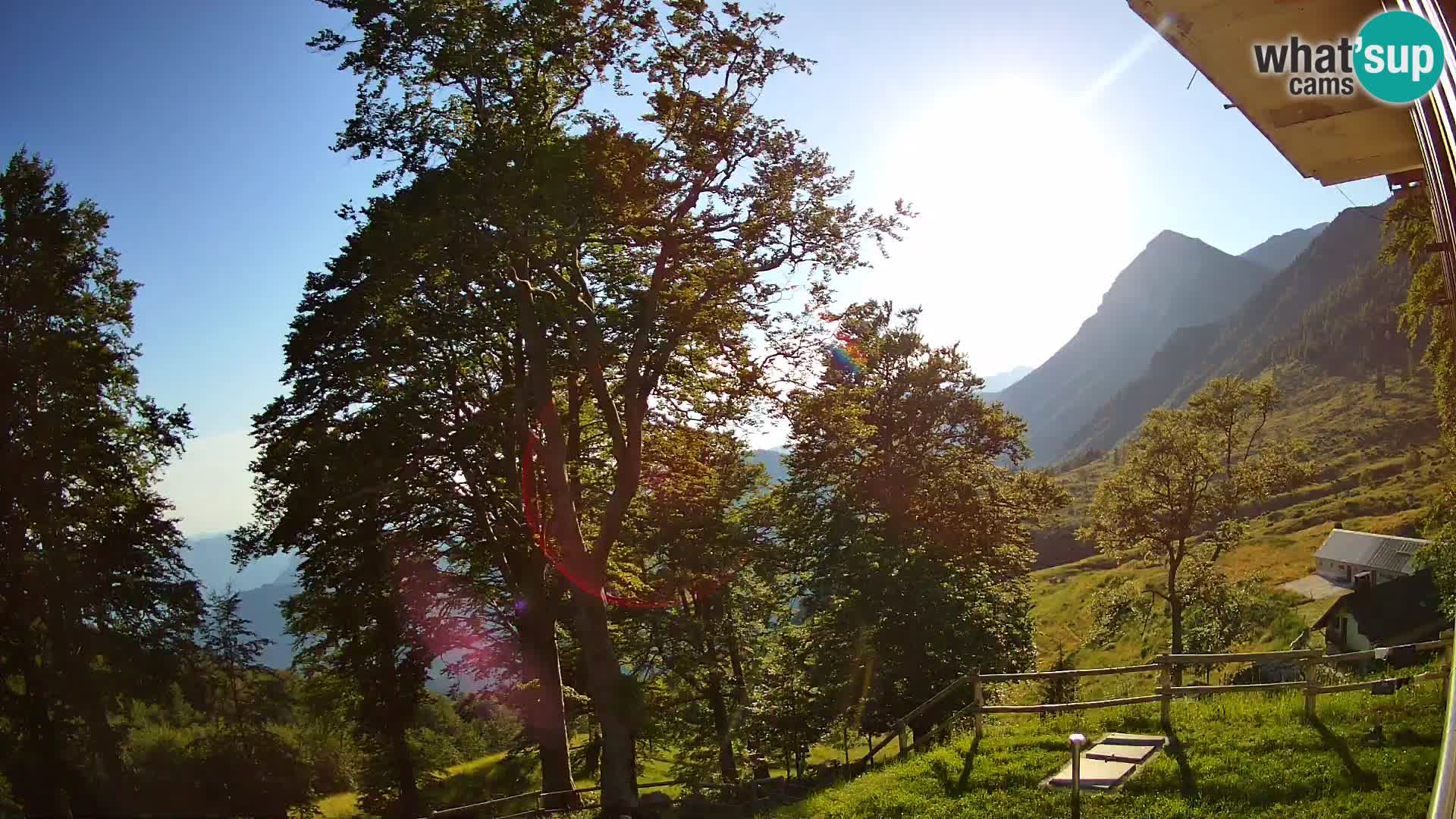 Planina Razor Bergütte Webcam (1315) | Blick auf Tolminski Migovec