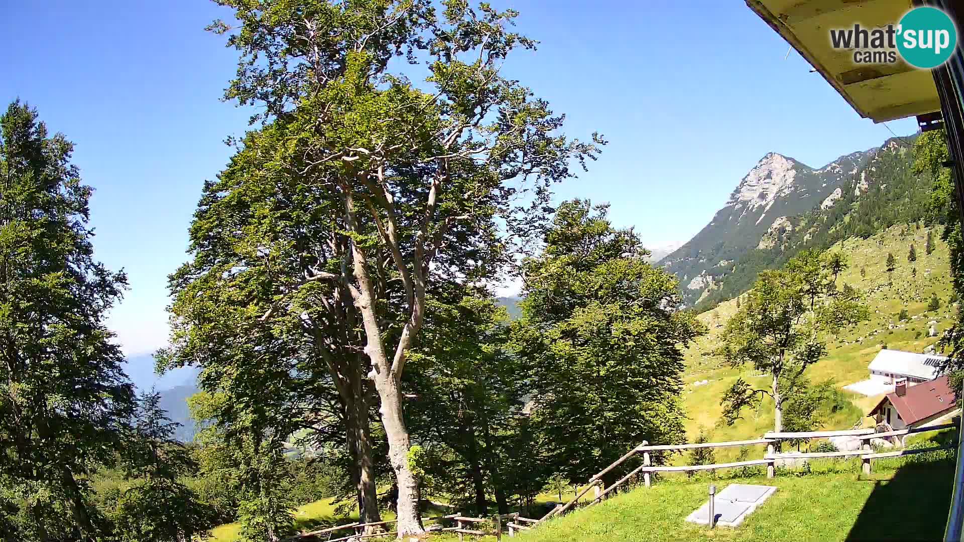 Planina Razor Mountain Hut live cam (1315) | view to Tolminski Migovec