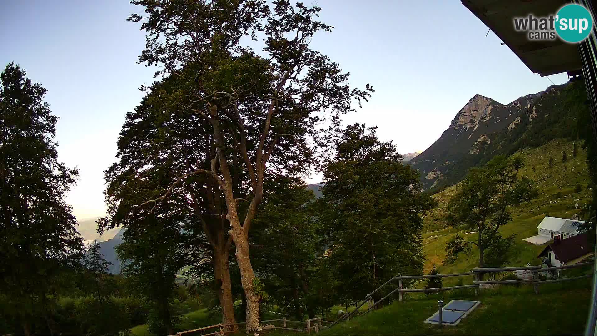 Refuge de la montagne Planina Razor caméra en direct (1315) | vue sur Tolminski Migovec