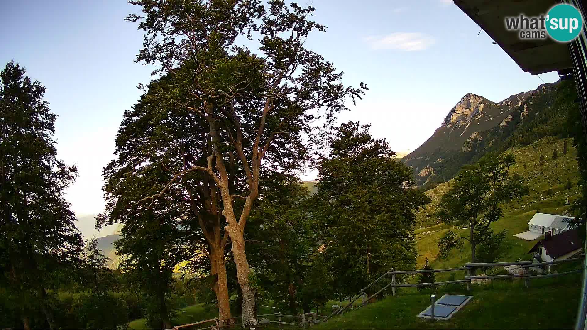 Planinarski dom na planini Razor (1315) | Pogled na Tolminski Migovec