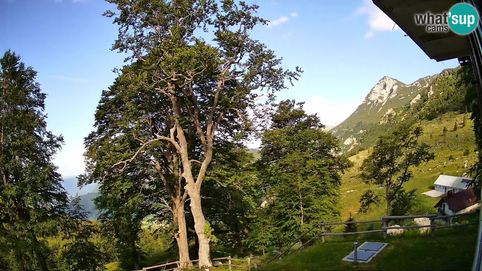 Refuge de la montagne Planina Razor caméra en direct (1315) | vue sur Tolminski Migovec