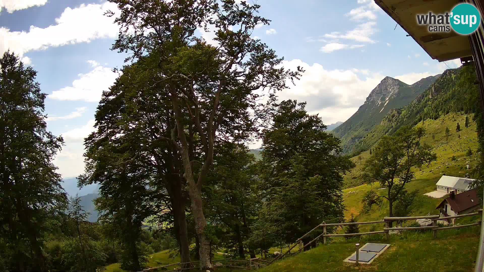 Planina Razor Mountain Hut live cam (1315) | view to Tolminski Migovec