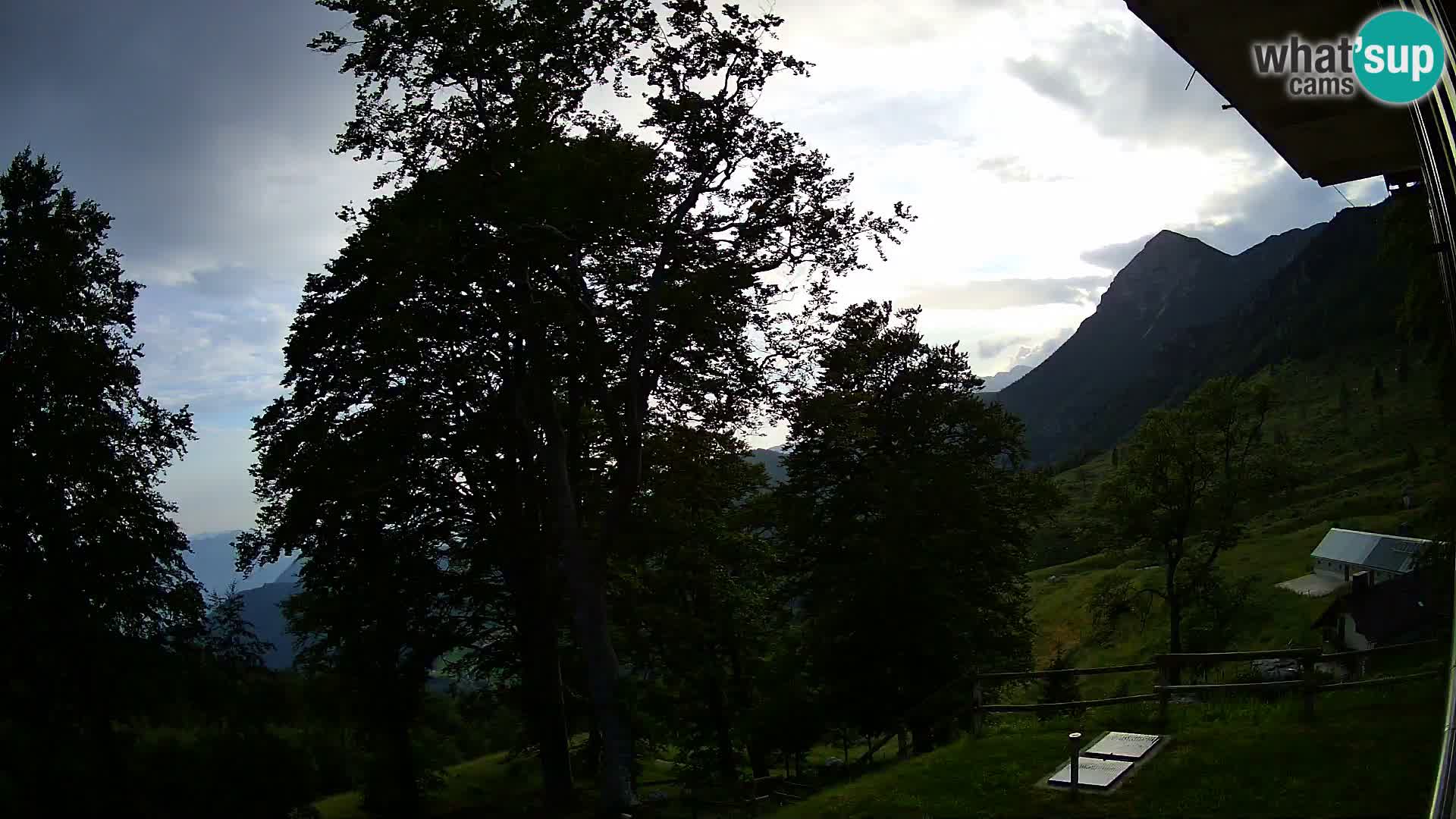 Planina Razor Mountain Hut live cam (1315) | view to Tolminski Migovec