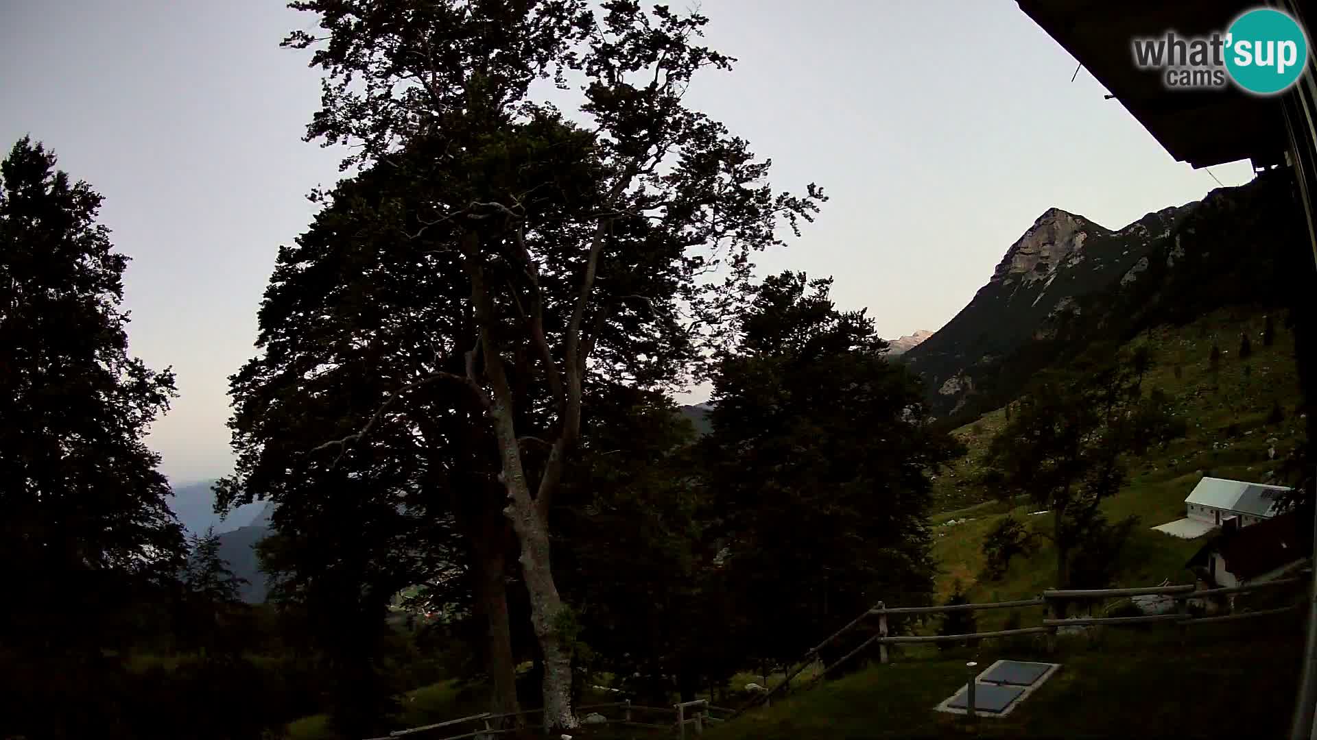 Planina Razor Mountain Hut live cam (1315) | view to Tolminski Migovec